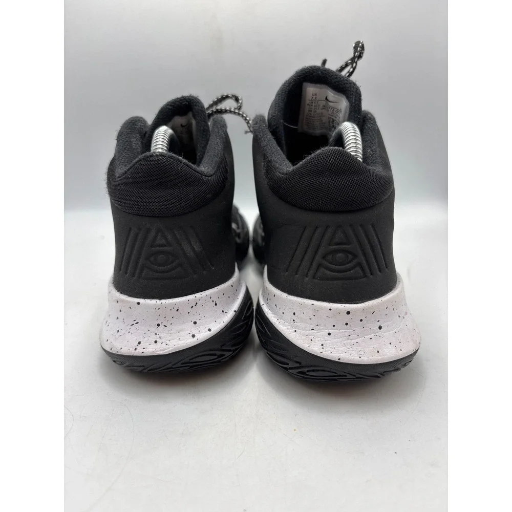 Nike Kyrie‎ Flytrap 4 Black White, Sz 7.5